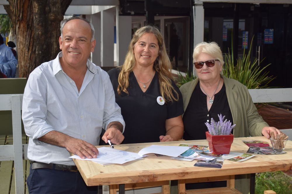 ANPL y Sutur firmaron un convenio en el día inaugural de la II Mercoláctea y en esa instancia el presidente Álvaro Quintans y la segunda vicepresidenta María Nina Sellanes representaron a la gremial.