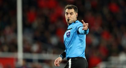 Gustavo Tejera en Avellaneda, en el partido Independiente vs U de Chile