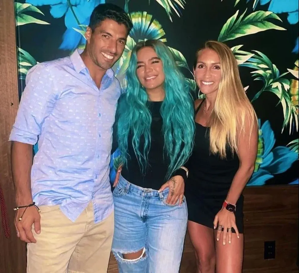 Luis Suárez, Karol G y Sofía Balbi