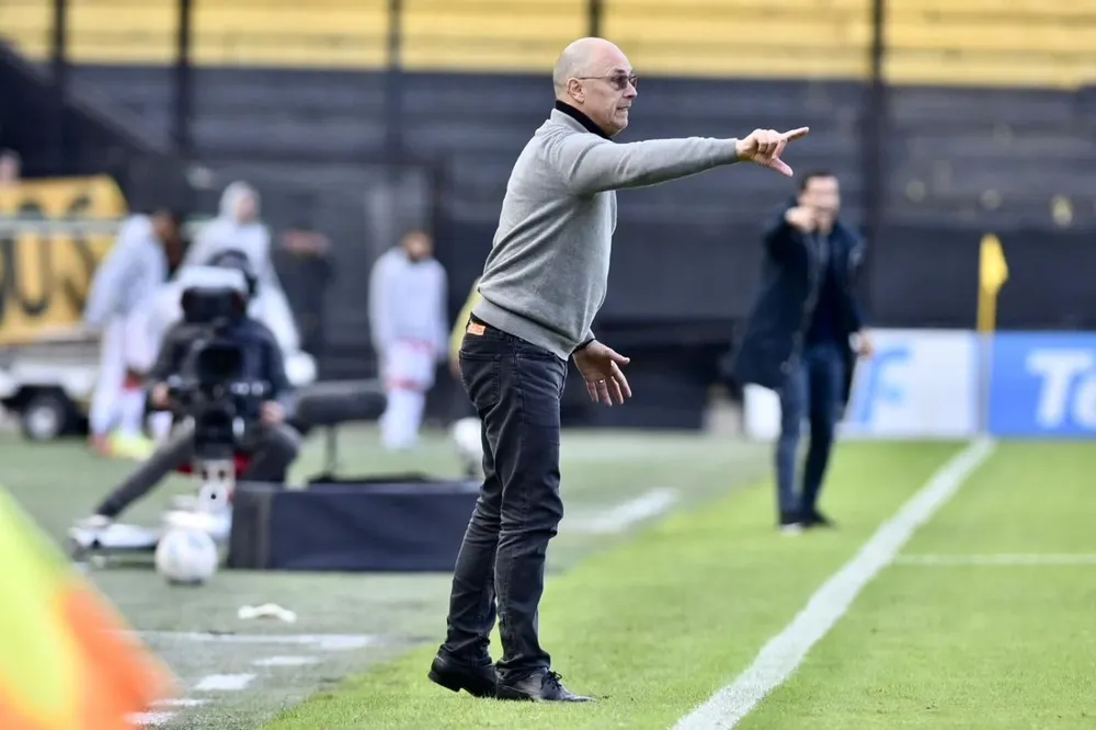 Alfredo Arias en el partido entre Peñarol y River Plate