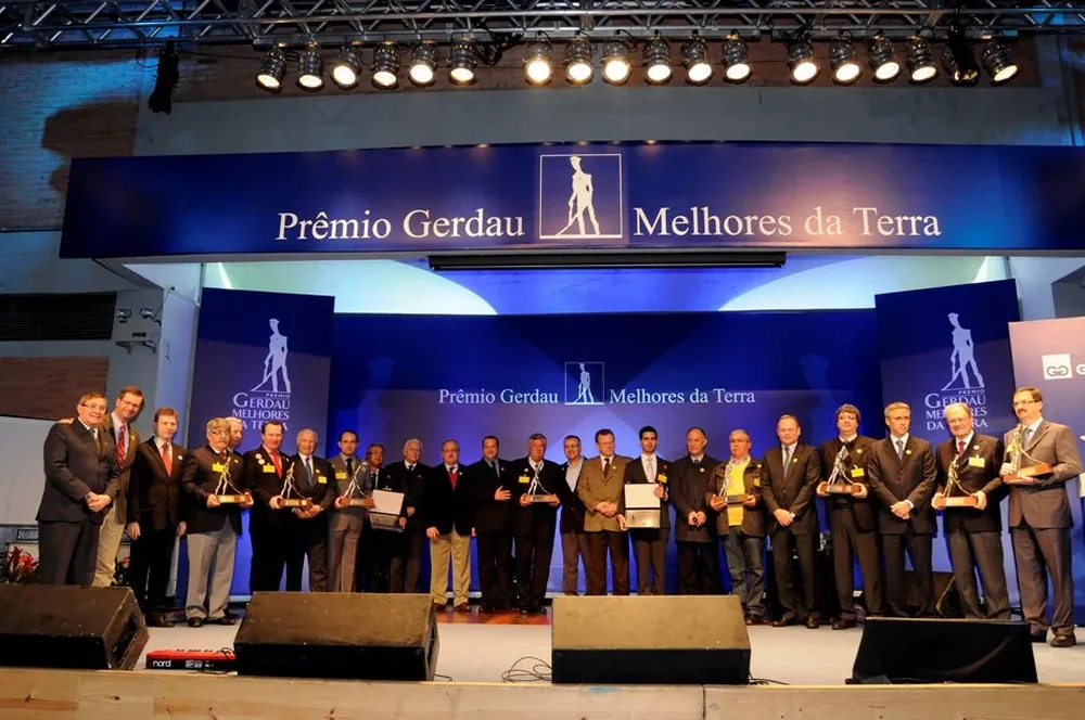 Los ganadores, directivos de la compañía Gerdau y jerarcas
