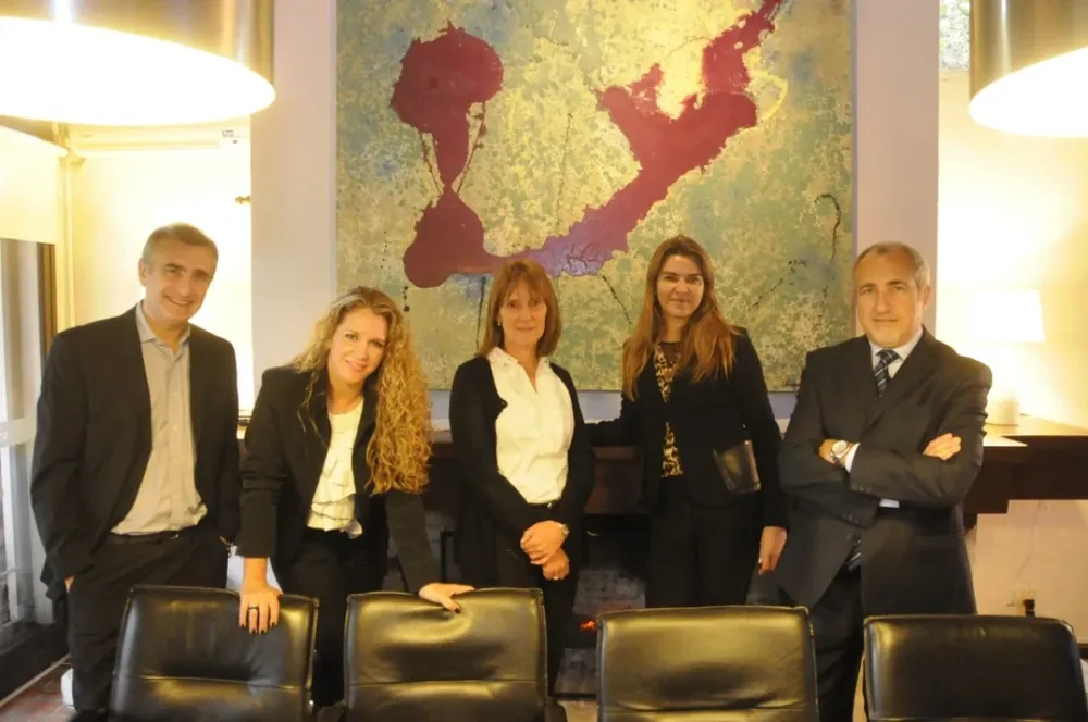 Álvaro Suárez, Lizette Du Pond, Laura Clavera, Claudia Colaferro y Gonzálo Suárez