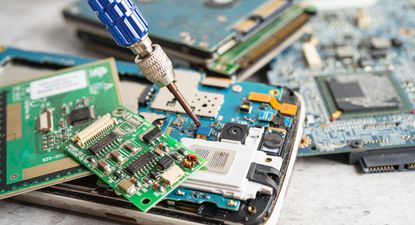 Comienza a regir decreto ambiental que prohíbe importar a aquellas empresas que no hayan registrado un plan de gestión de residuos electrónicos: ¿de qué se trata?