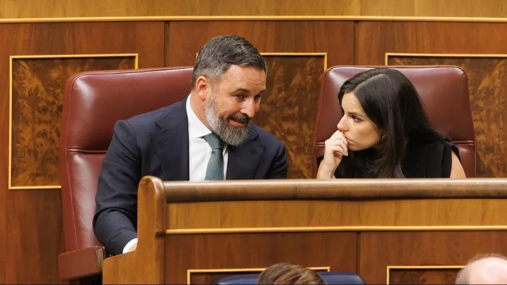 El líder de Vox, Santiago Abascal, y la nueva portavoz de Vox en el Congreso, Pepa Millán.