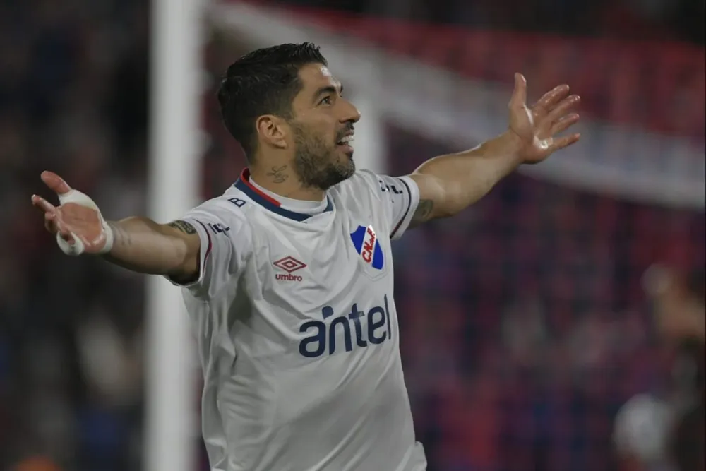 Luis Suárez vendió más camisetas que Nacional en todo el año