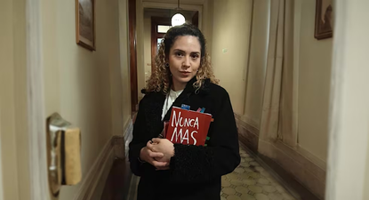 La visita a Astiz: habló Lourdes Arrieta y la Iglesia mostró malestar con el sacerdote que promovió el encuentro