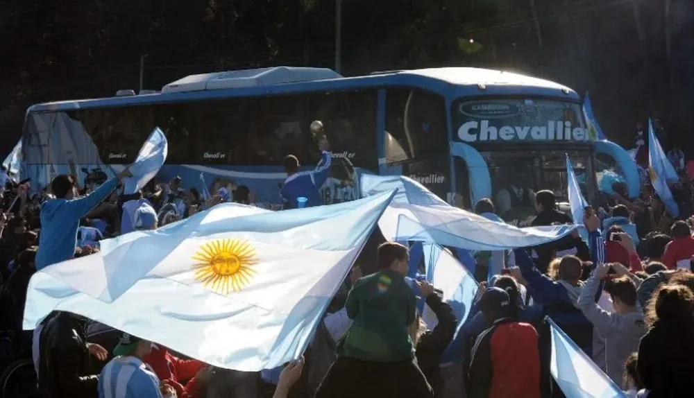 Hinchas argentinos saludan a su selección