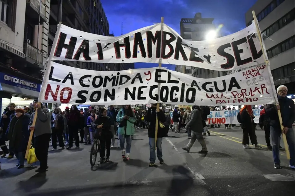 Marcha de la Coordinadora Popular y Solidaria en Avenida 18 de Julio