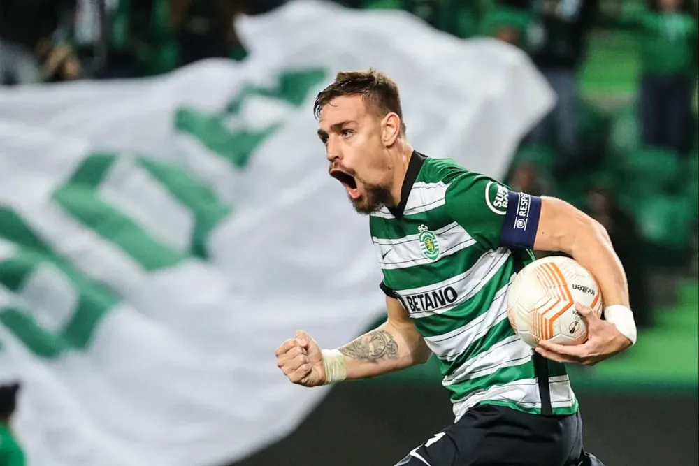 Así celebró su gol Coates