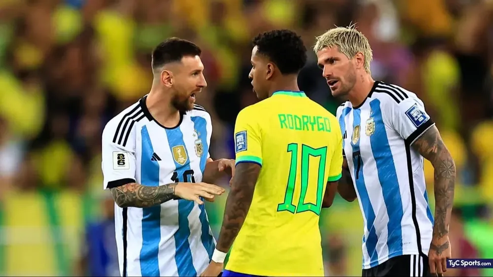 Rodrygo discute con Lionel Messi en el partido del Maracaná.