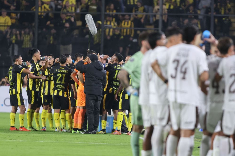 Pausa de rehidratación en Peñarol vs Platense por Copa Libertadores