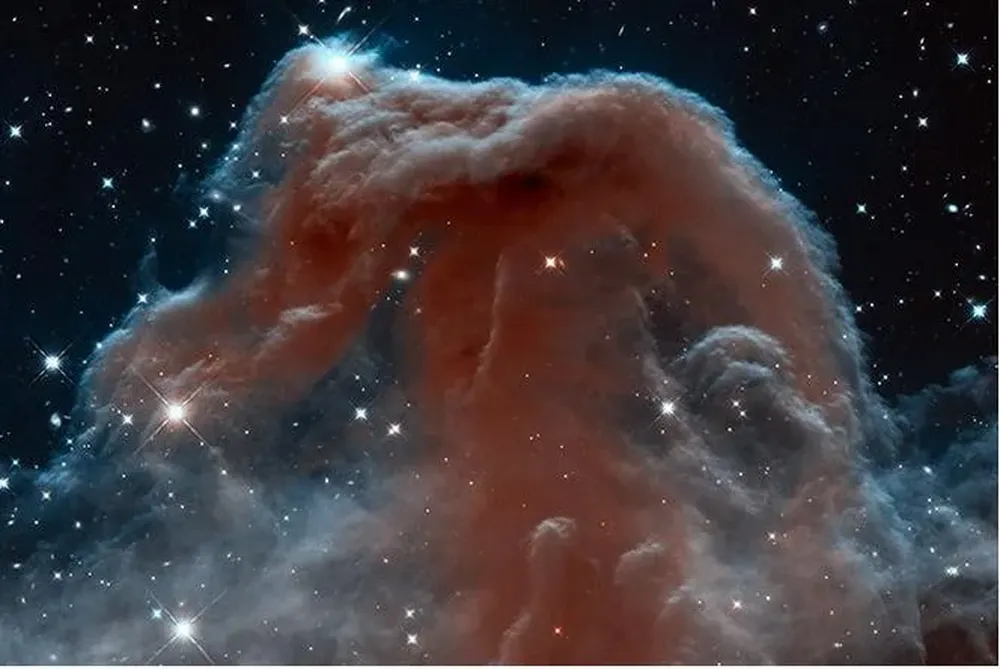 Con esta imagen de la nebulosa Cabeza de Caballo con un color diferente al que suele tener, el telescopio espacial Hubble festejó sus 23 años en órbita