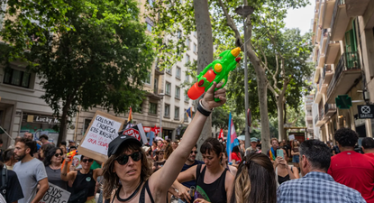Una manifestación en Barcelona, una de las ciudades donde la movilización contra el turismo masivo se hace sentir. Vinculadas a la crisis de la vivienda, las protestas culpan a los turistas de la escasez de oferta de pisos para los españoles.&nbsp;