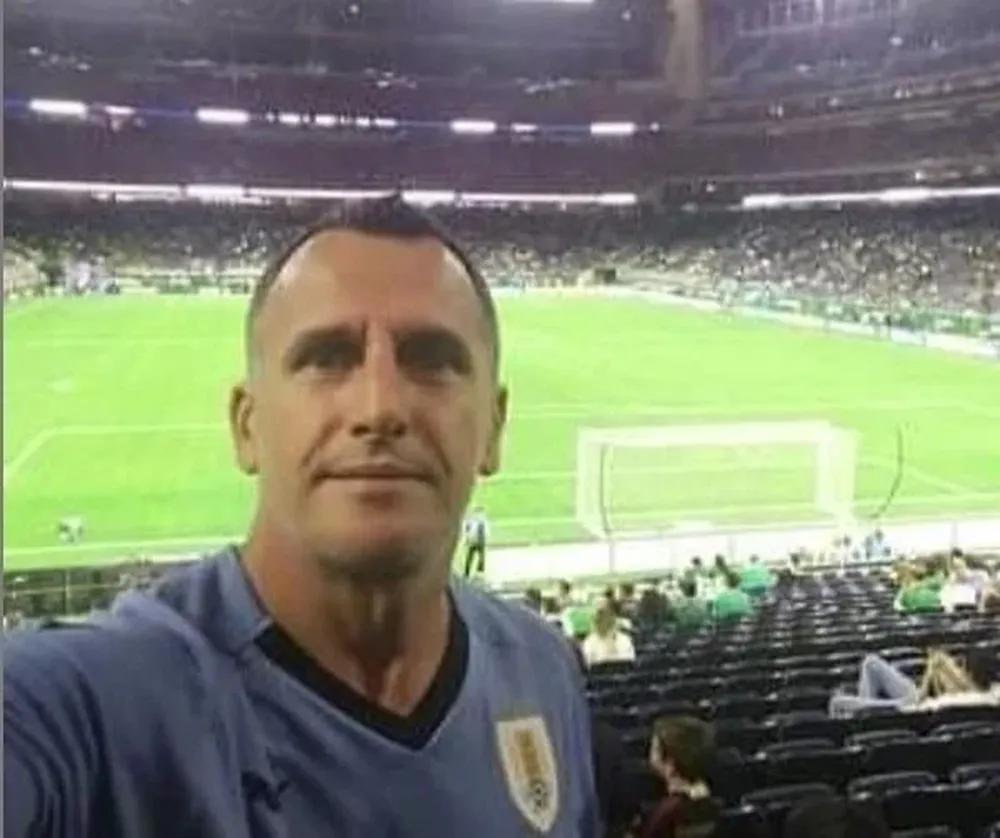 Oliver con la celeste en el pecho