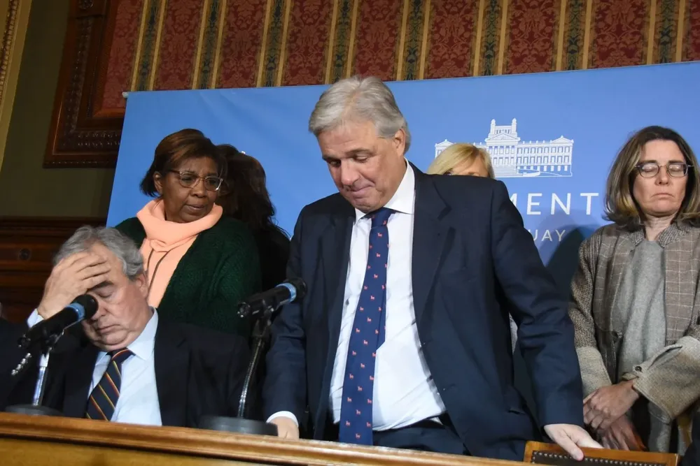 Bustillo en conferencia durante la interpelación