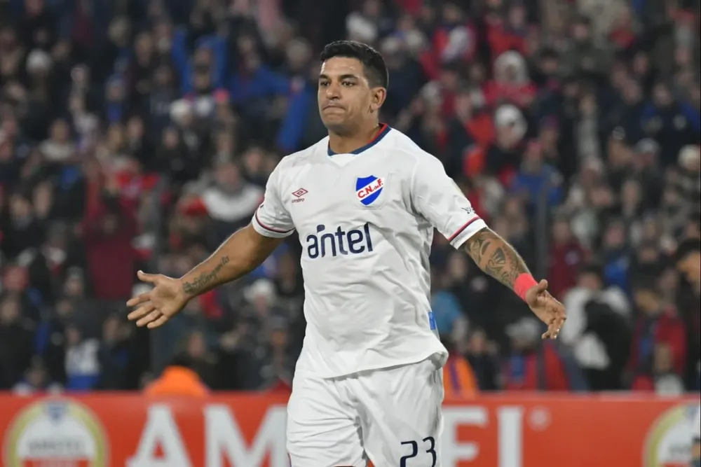 Diego Polenta celebra el gol del triunfo y de la clasificación