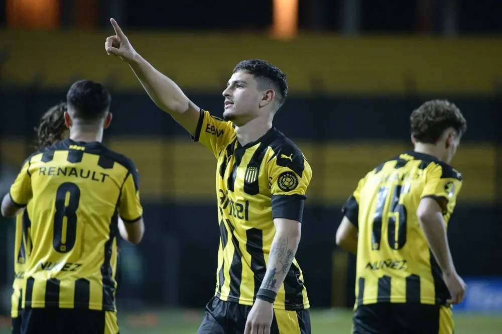 Agustín Álvarez Martínez hace todo para volver al equipo tras su lesión