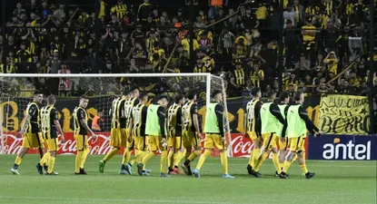 Los jugadores de Peñarol se retiraron insultados ya en la primera parte