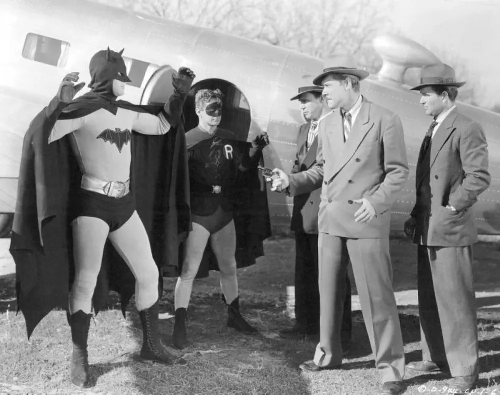 Robert Lowery y Johnny Duncan encarnaron a los superhéroes en 1949