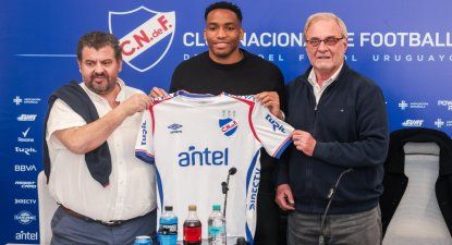 Hayen Palacios en su llegada a Nacional junto a Flavio Perchman y Ricardo Vairo