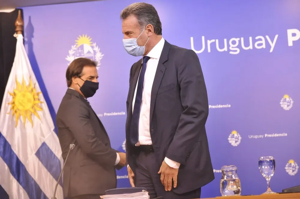 El presidente Luis Lacalle Pou y el ministro de Salud Daniel Salinas