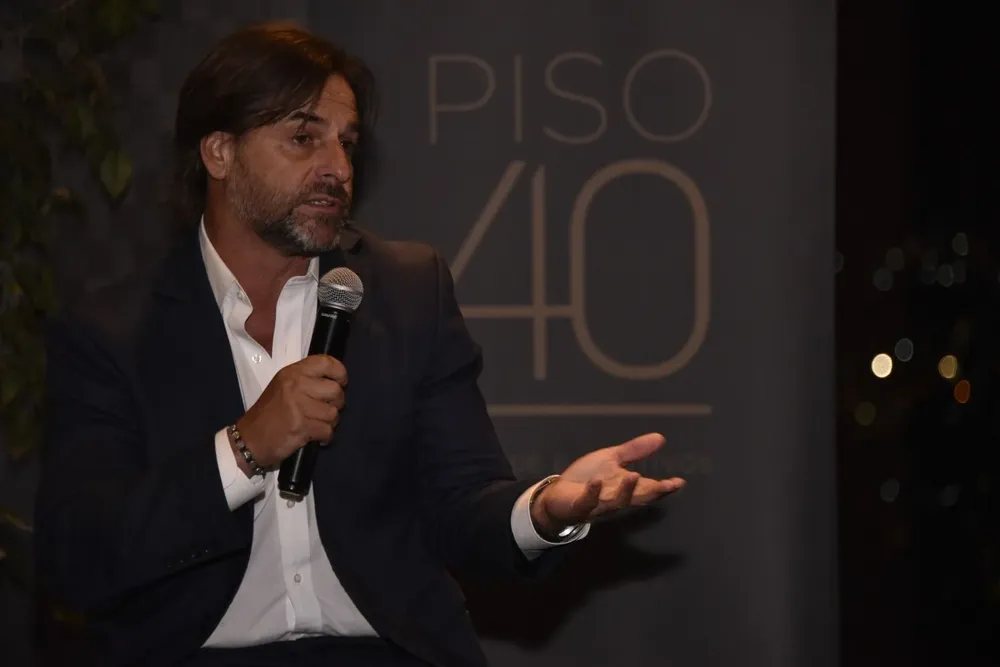 Lacalle durante su disertación en el Piso 40