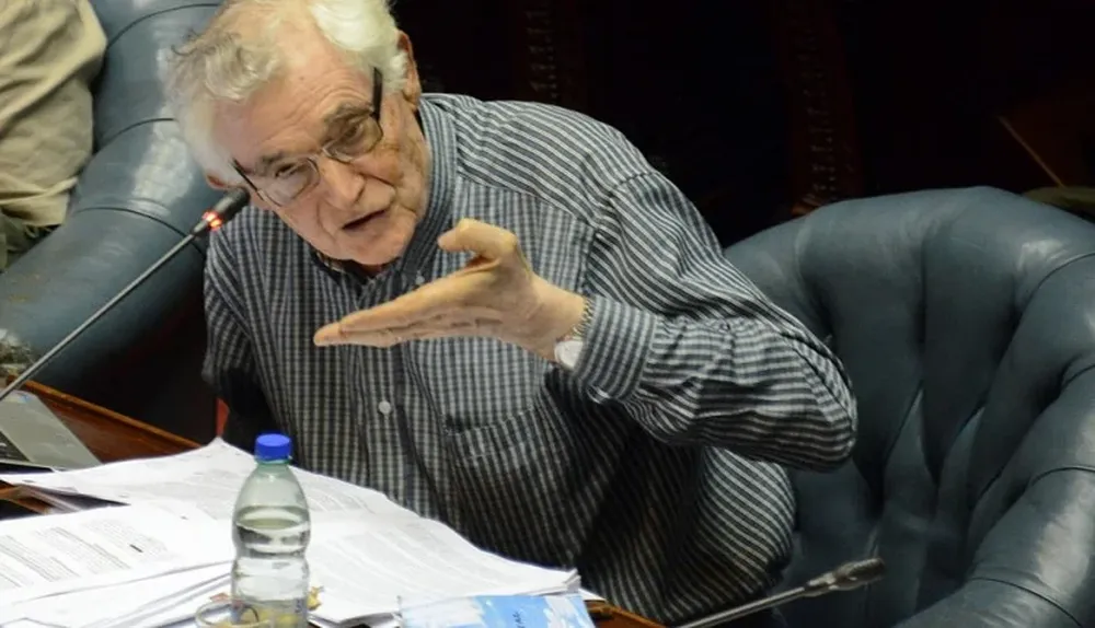 Agazzi planteó sus dudas sobre la eficacia del Impuesto de Primaria