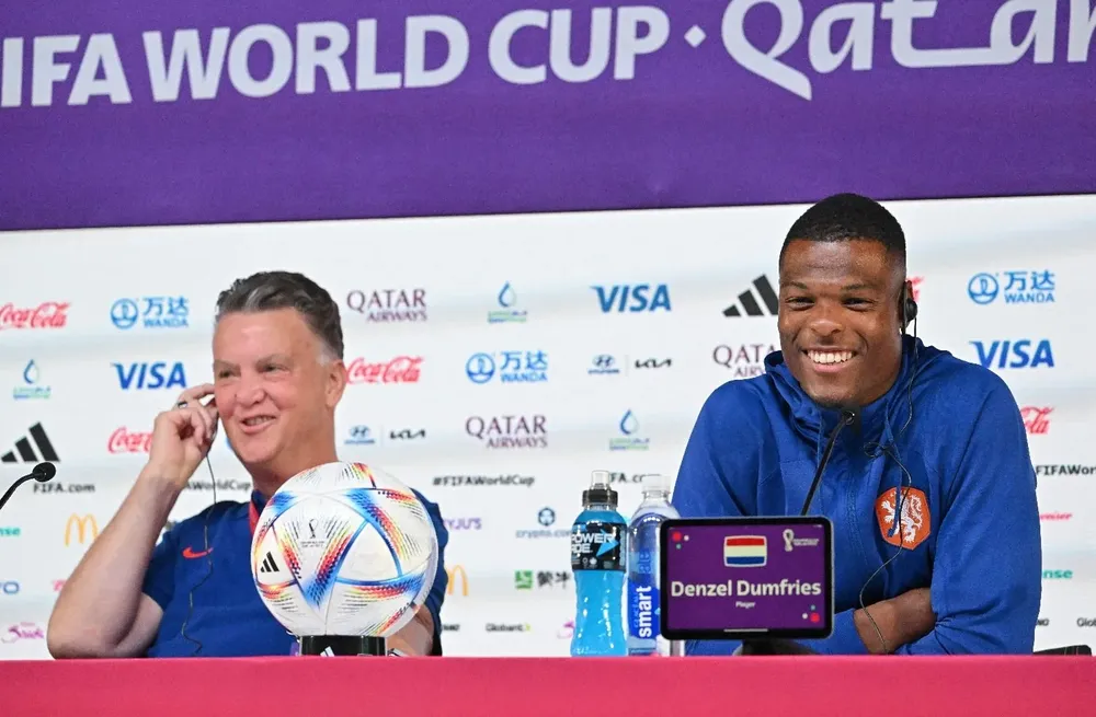 Louis Van Gaal, técnico de Holanda, durante la conferencia