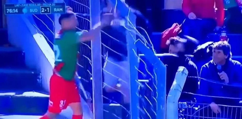 Melazzi y el cruce con un hincha en el Palermo