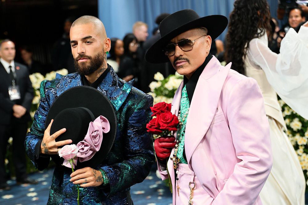 Maluma junto al diseñador mexicanoestadounidense Willy Chavarria.