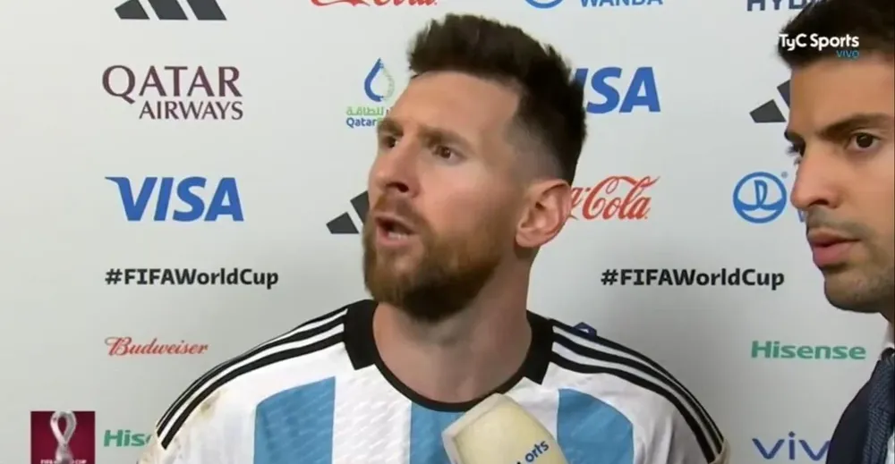 Messi cuando le dijo ¡¿Qué mirás bobo?! a un delantero holandés
