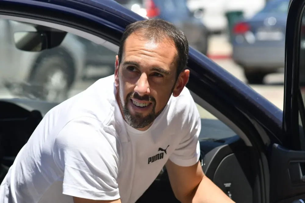 Diego Godín la colgó del ángulo