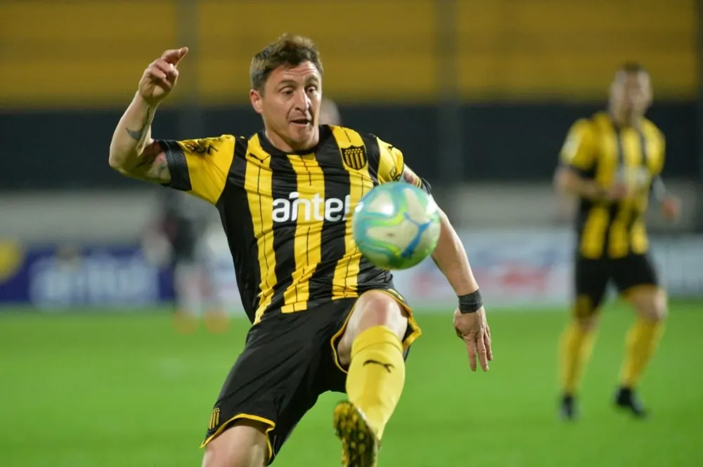 Cristian Rodríguez se aleja de Peñarol