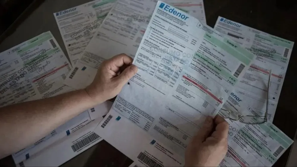 El Gobierno de Milei postergó los aumentos de luz, gas y combustibles previstos para mayo