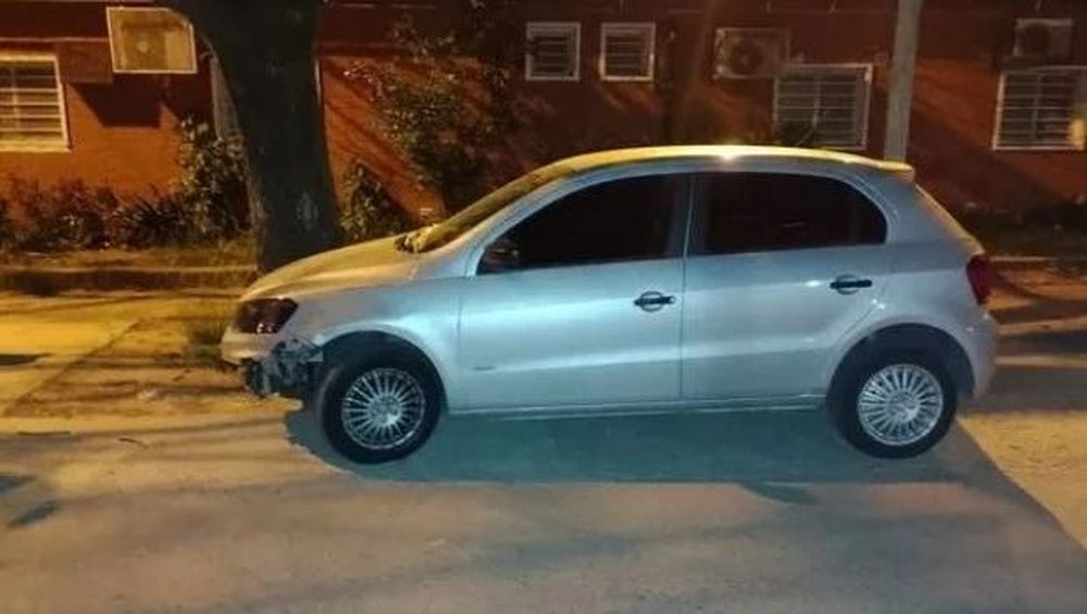 El auto en el que escaparon los delincuentes