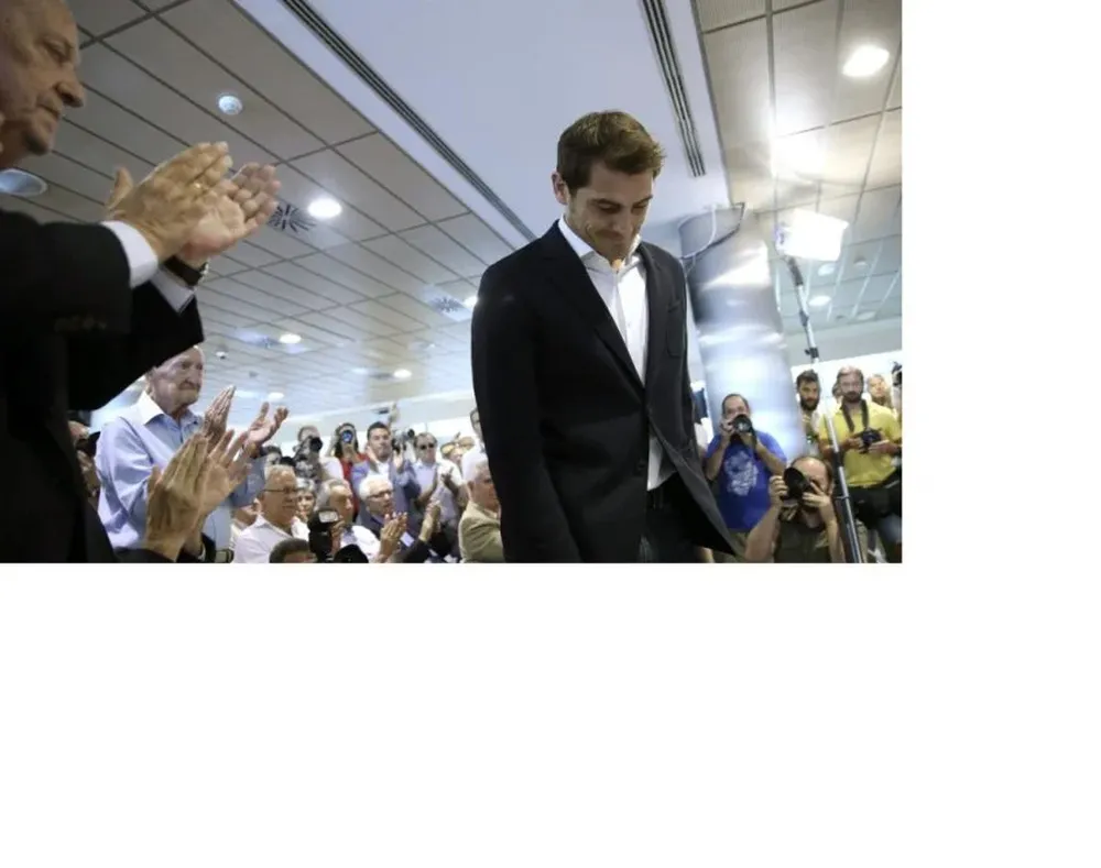 Casillas homenajeado en el palco de honor