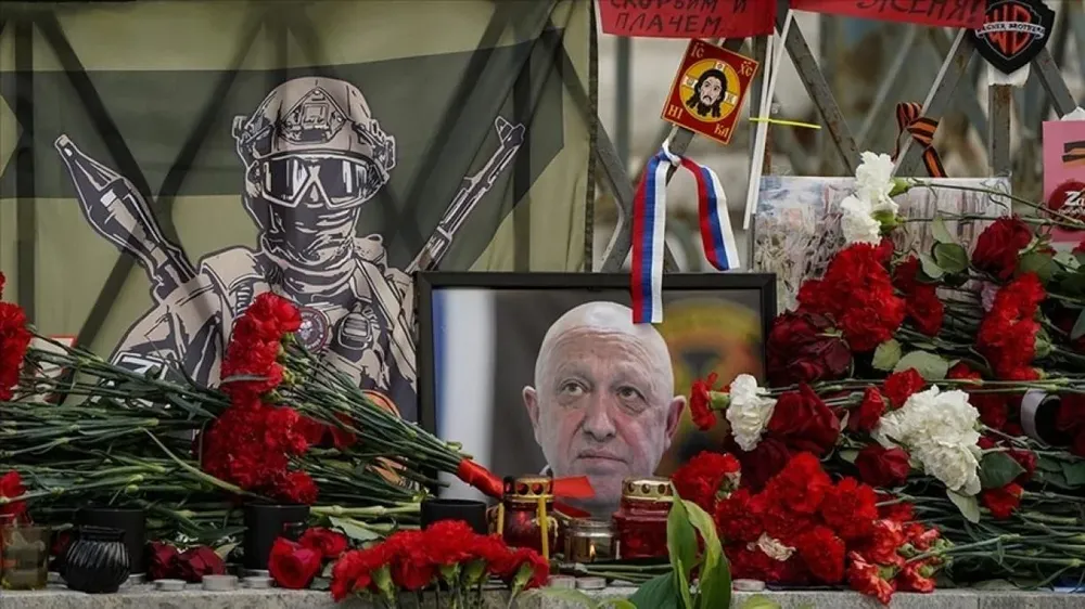 Tras anunciarse la muerte de Prigozhin, combatientes de Wagner y vecinos de distintas ciudades rusas le rindieron homenaje ante memoriales improvisados