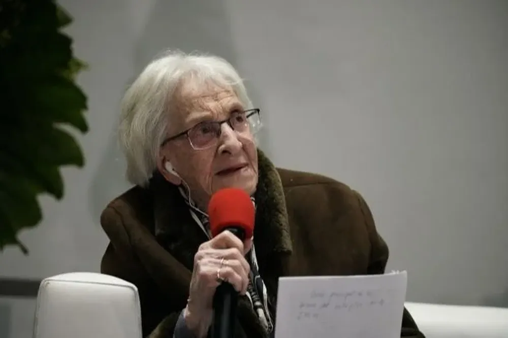 Ida Vitale en la inauguración de la Feria Internacional del Libro de Montevideo