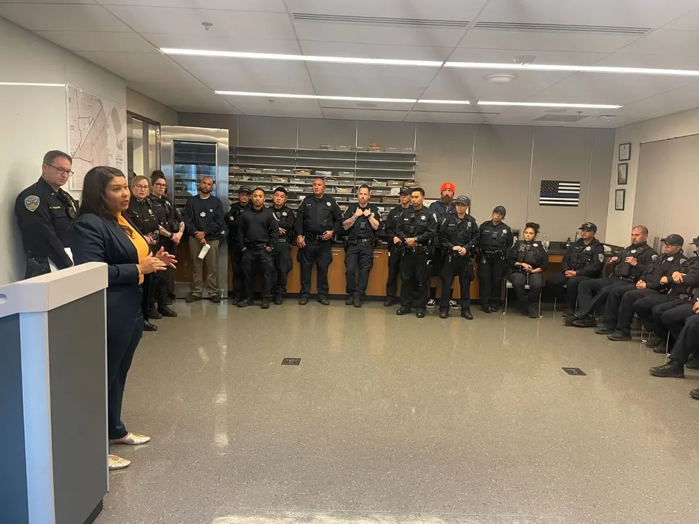 San Francisco ya contaba con este tipo de máquinas pero esta función requirió un largo debate porque permite a los uniformados aumentar su capacidad letal en un contexto donde la violencia policial general críticas en todos los estados.