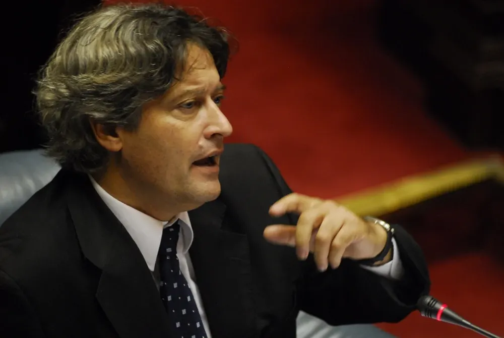 Para el senador oficialista hay que seguir por los caminos de la paz