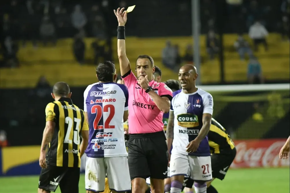 Ostojich amonesta a Alfaro