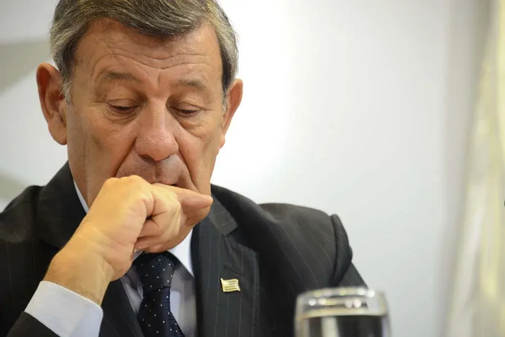 Nin Novoa es otra vez cuestionado por el Frente Amplio