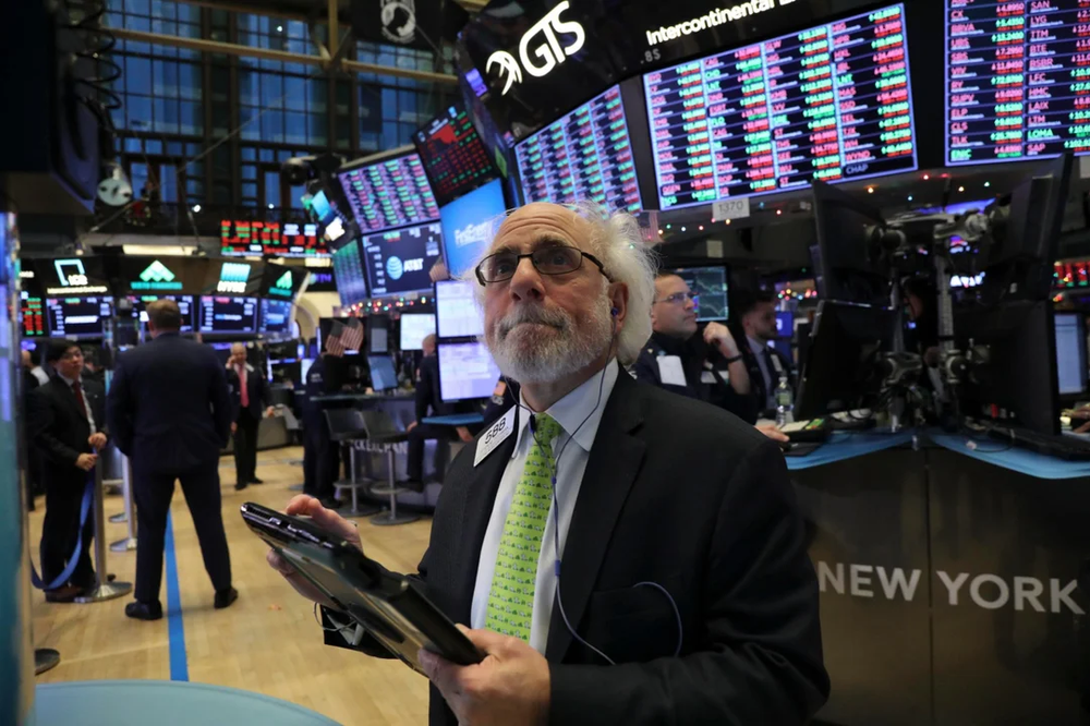 Las acciones argentinas que cotizan en Wall Street muestran un aumento significativo tras el fin del cepo cambiario, con subas superiores al 12% en algunos casos.