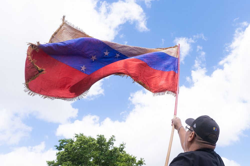 Manifestación de venezolanos en Uruguay, tras el derrocamiento de Nicolás Maduro