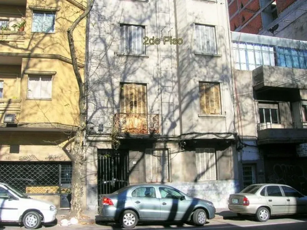 Frente del edificio en el Cordón, con unidad que rematará Aizpún Apolo