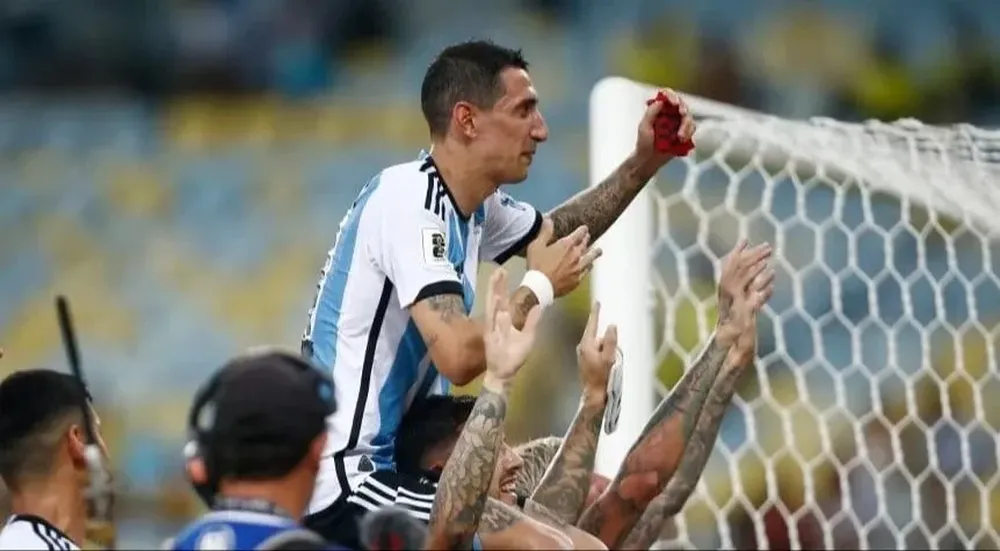 Di Maria fue ovacionado por la gente después del partido