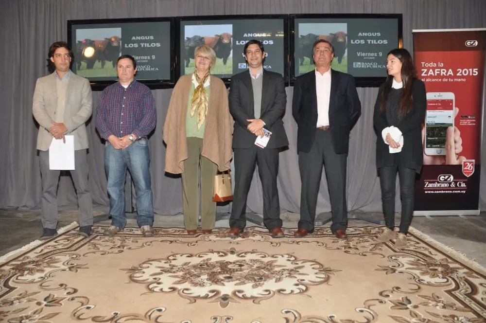 Integrantes de los escritorios con Ingrid Ahlig en la conferencia