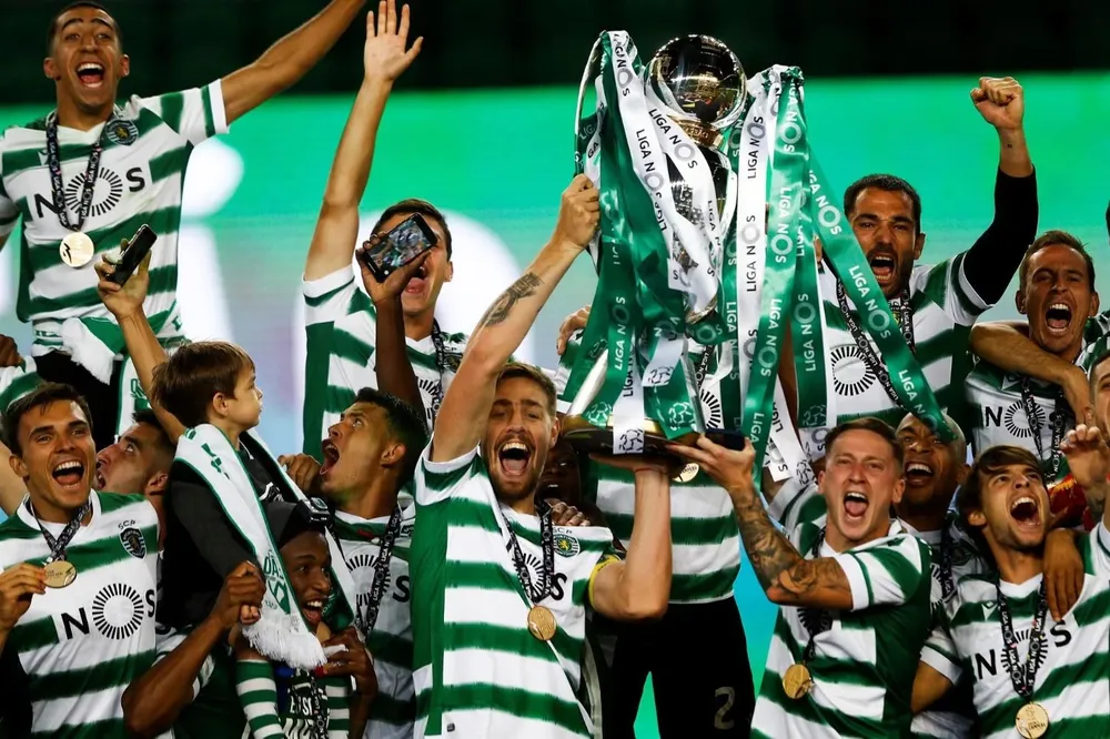 Sebastián Coates levanta el trofeo más esperado