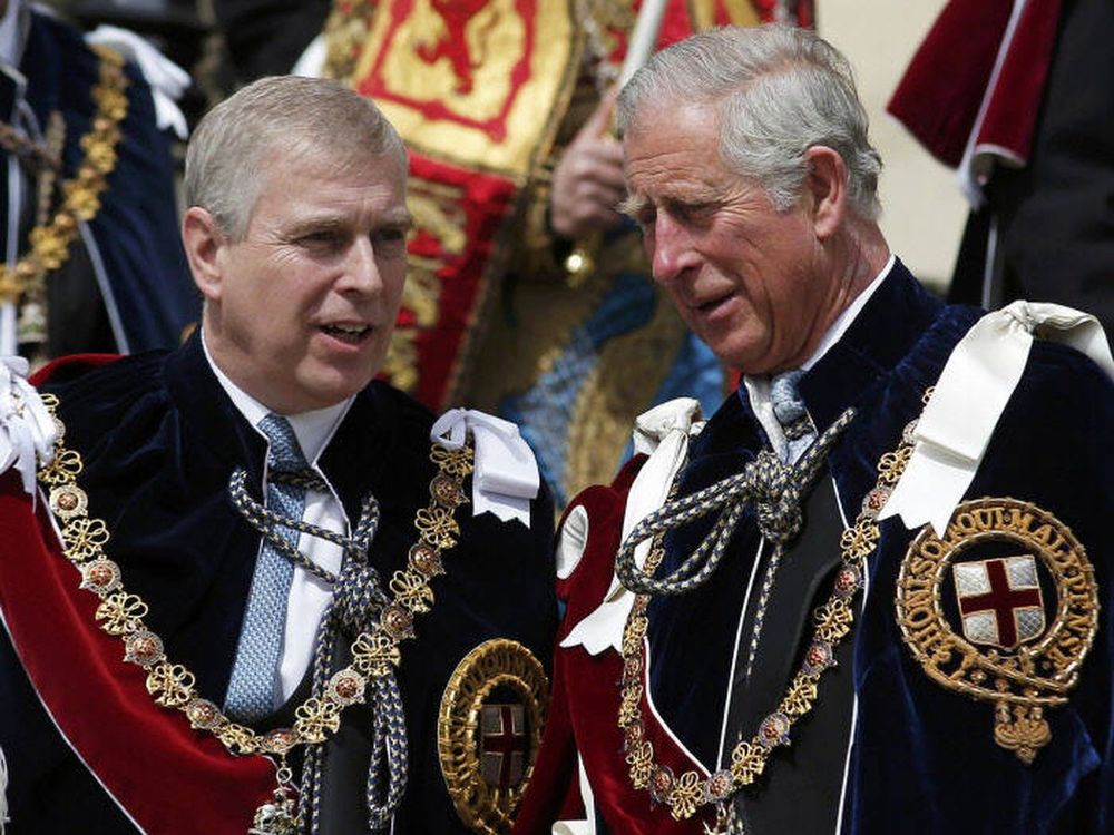 El rey Carlos III y el Príncipe Andrés de Inglaterra.