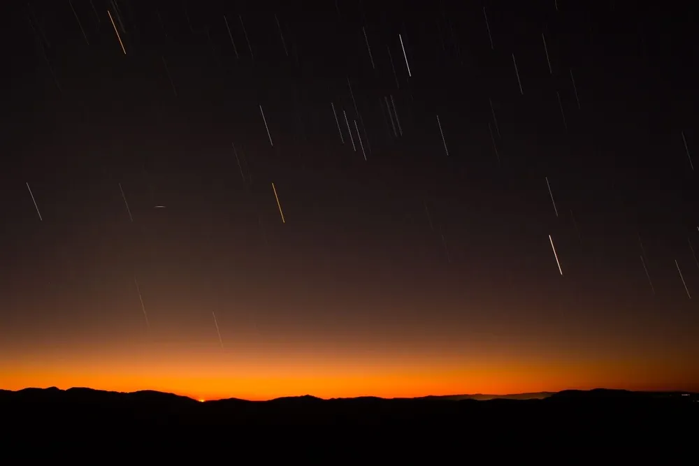 Foto de banco de imágenes de una lluvia de meteoros